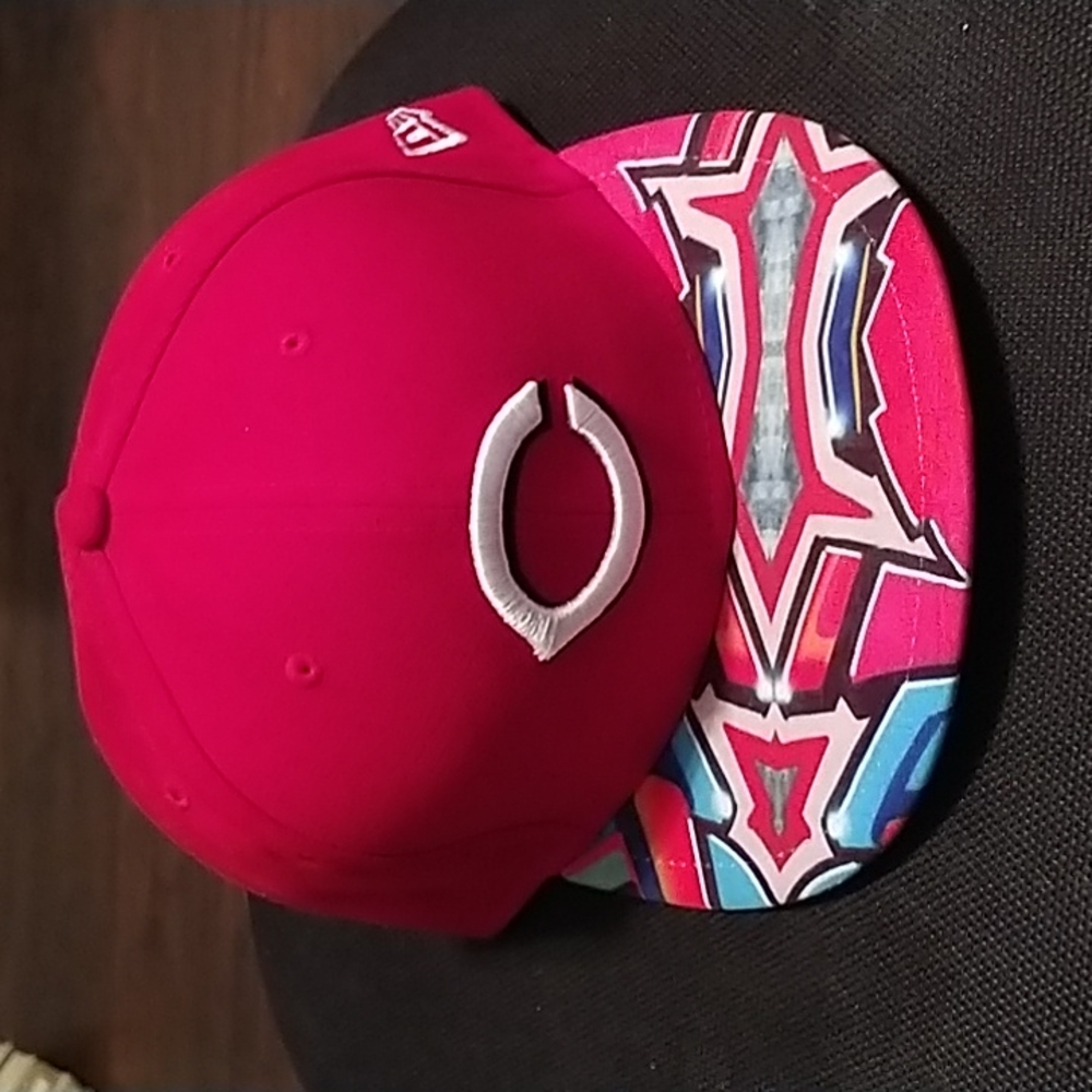 Limited style fitted hat